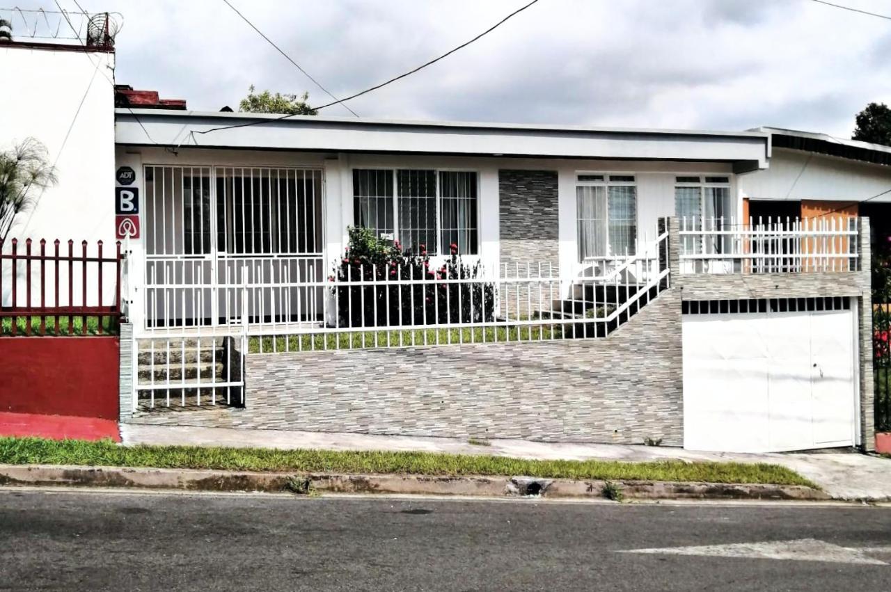 Airport Traveler'S Home. Alajuela Exteriér fotografie